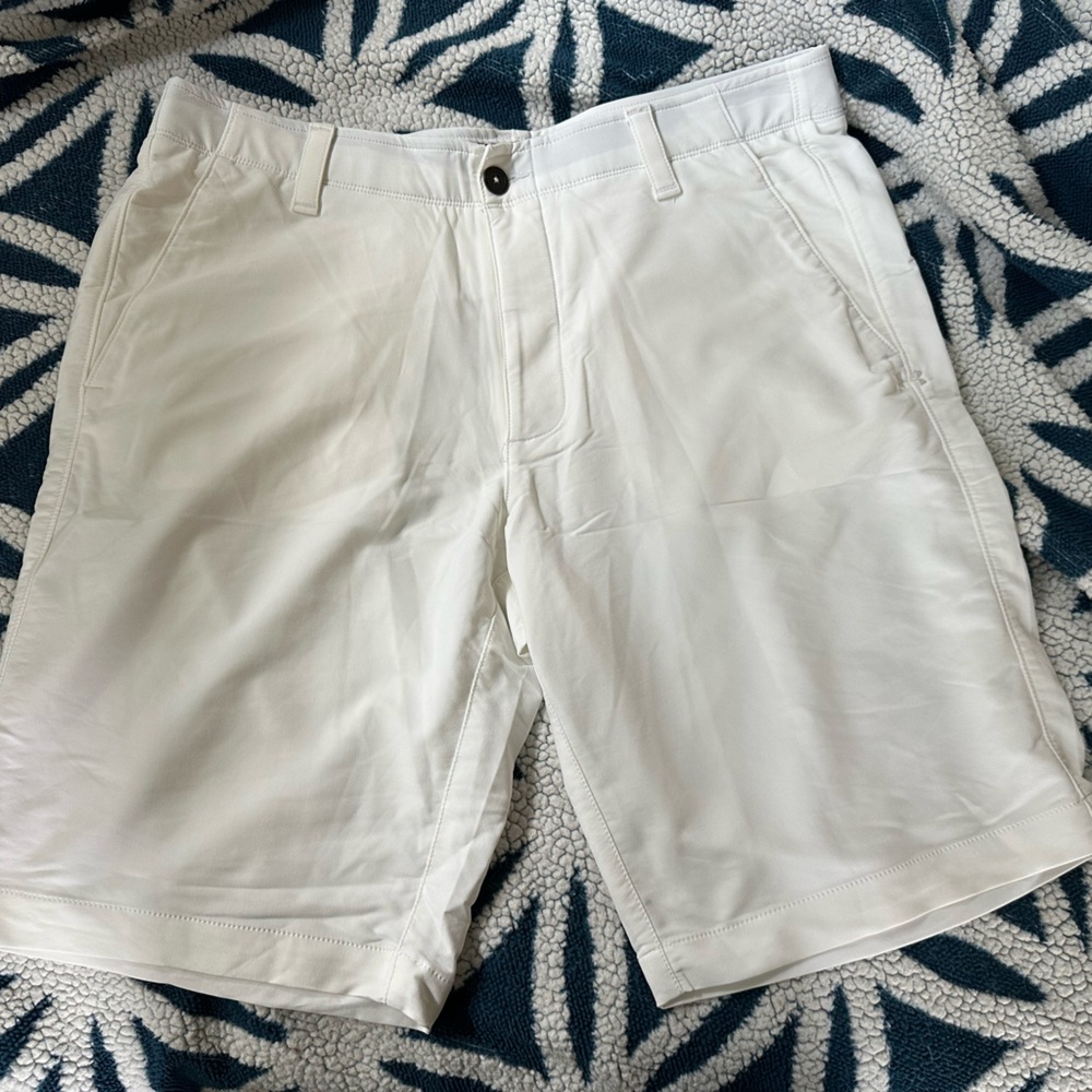 Under Armour White Flat Front Shorts Athletic Casual Wear